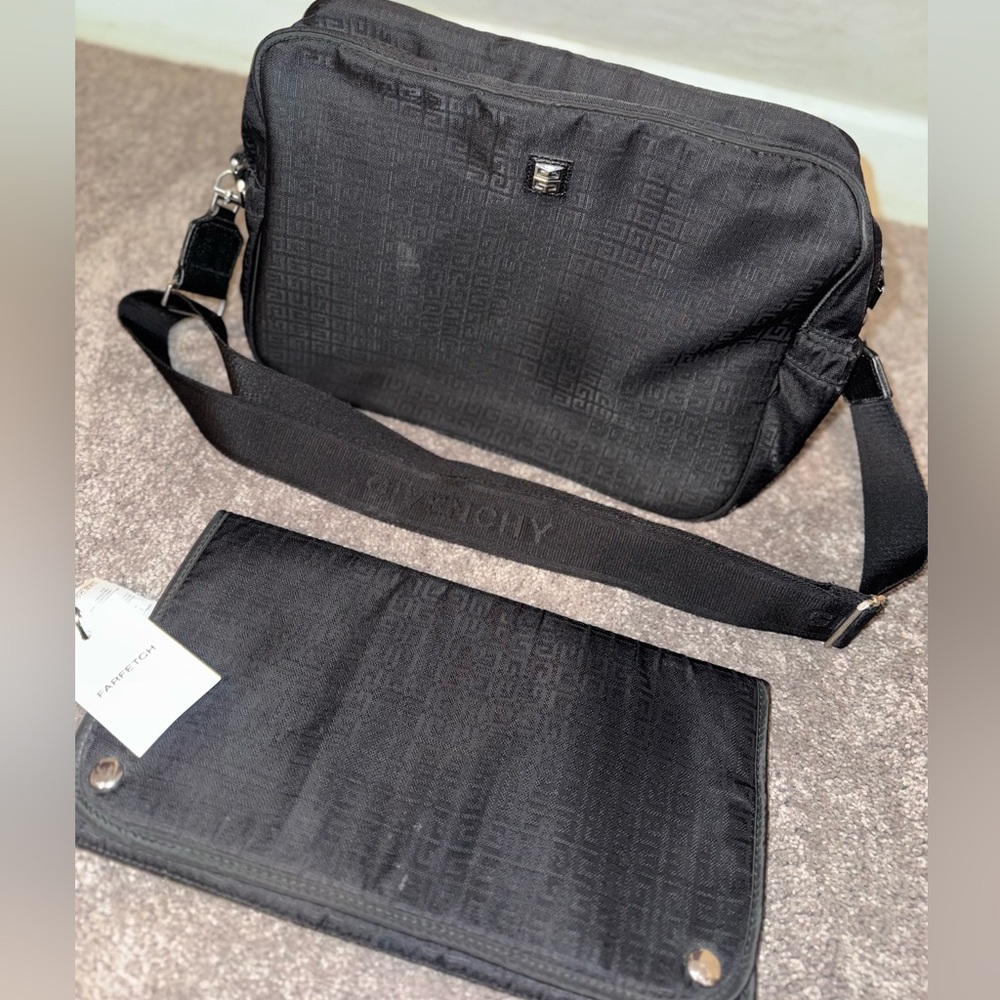 Givenchy Black Bag Sleek Durable Accessory
